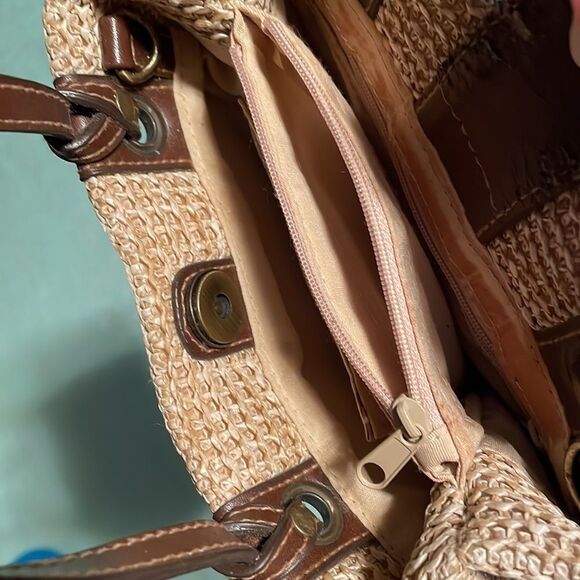 VINTAGE Rosetti Woven Tan Purse With Brown Faux Leather Handles And Trim. - Picture 12 of 13